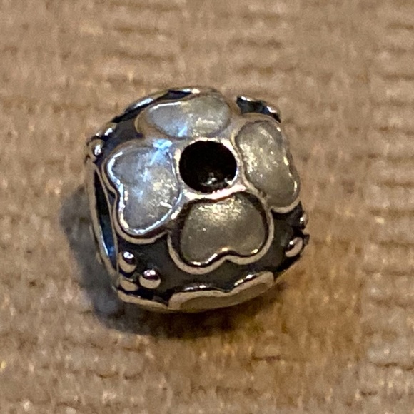 Pandora Daisy White Enamel Charm - Picture 4 of 14